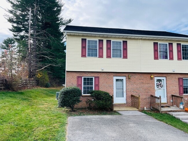 Photo - 409B Miller St SE