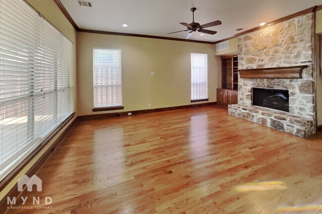 Photo - 4020 Oakmeadow Dr