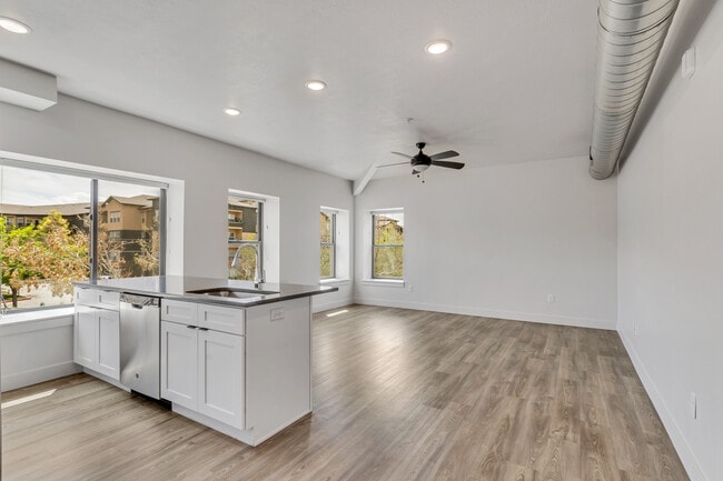 Photo - 606 W North Temple St Unidad Apt 201