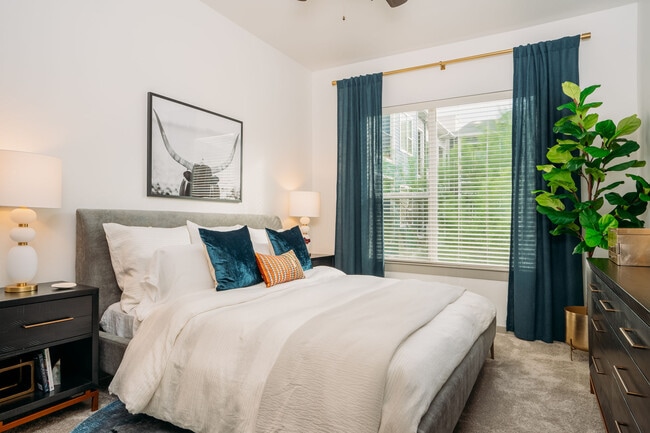 Lakeshore Pearl apartments — community photo