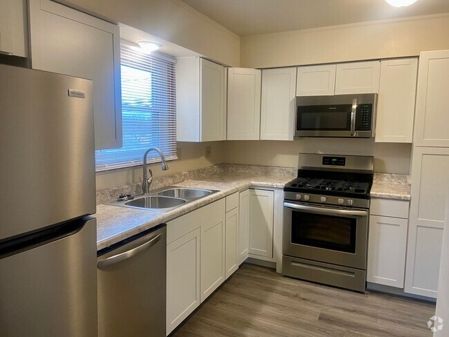 Building Photo - 2904-2910 Tamarack Drive Unit 2910 Rental