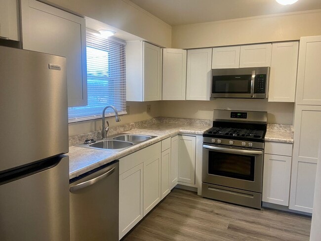 2904-2910 Tamarack Drive - 2904-2910 Tamarack Drive Apartment Unit 2910
