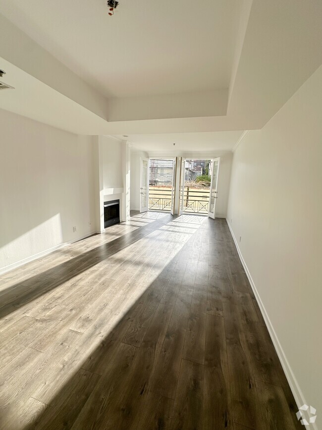 Building Photo - 230 S. Hamilton Rental