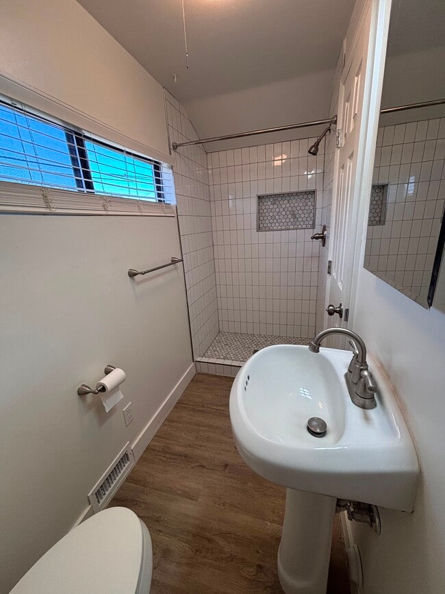 Photo - 331 N Mount Vernon Ave