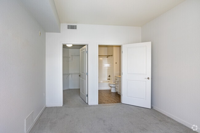 3 habitaciones, 2 baños - 138 m² - The Madrid - Dormitorio - Portola at SouthGlenn