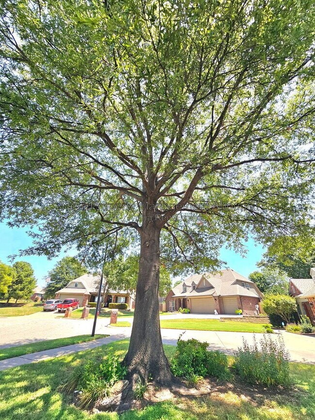 Photo - 809 West Granger St N