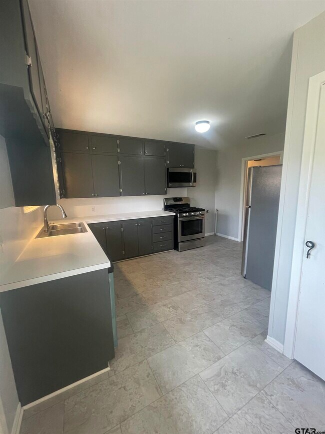 Photo - 1014 Guinn Dr