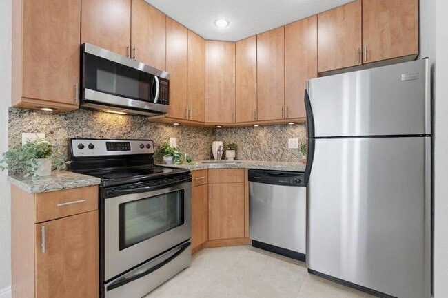 1872 NE 46th St Unidad D10D