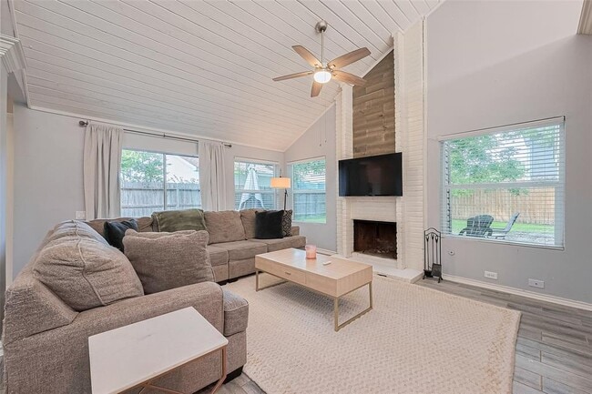 Photo - 8711 Pines Pl Dr House