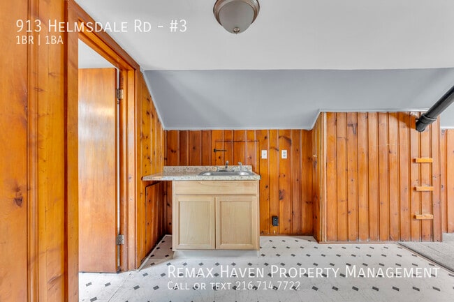 Photo - 913 Helmsdale Rd Unit #3