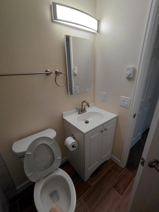 Photo - 5805 Secrest Drive #7 Unidad #7