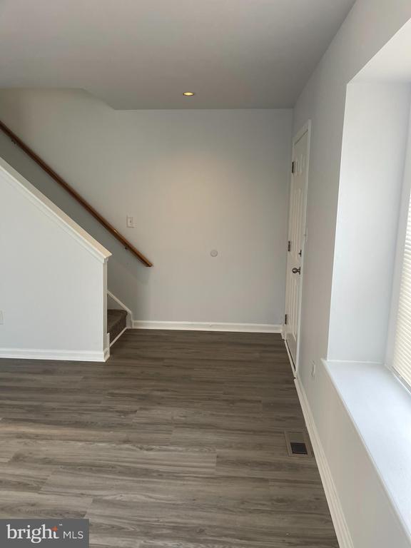 Photo - 288 Vincent Cir