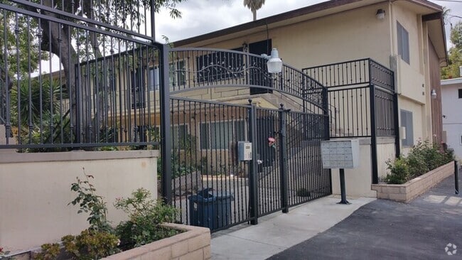 Building Photo - $750 REBATE-Open Floor Plan - 2BR/1BA End ... Rental
