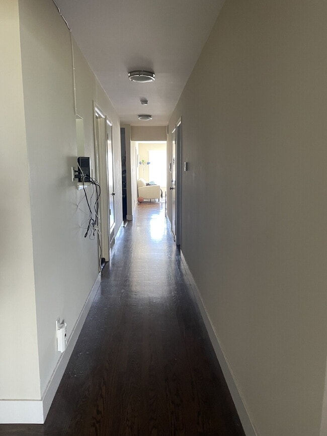 Photo - Large Private Bedroom in Sunset / Parkside near McCoppin Square and Taraval Corridor Unit Room C