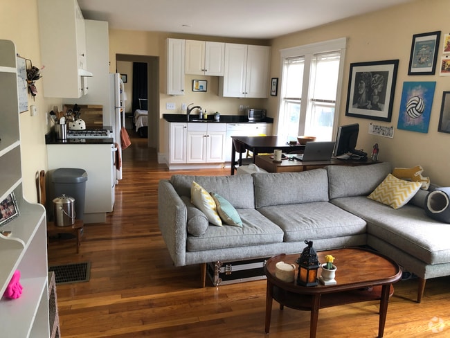 Building Photo - 38 Grossman St Unit 1R Rental