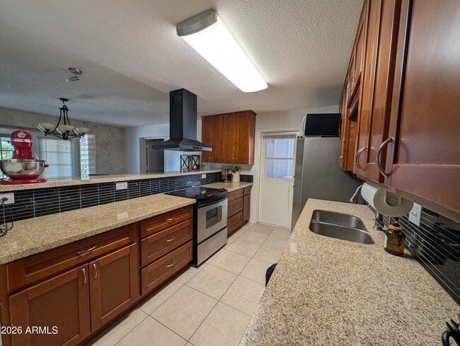 Photo - 1039 E Larkspur Ln