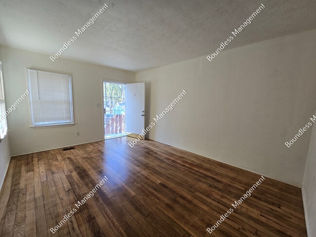 Photo - 1264 Byewood Ln SW