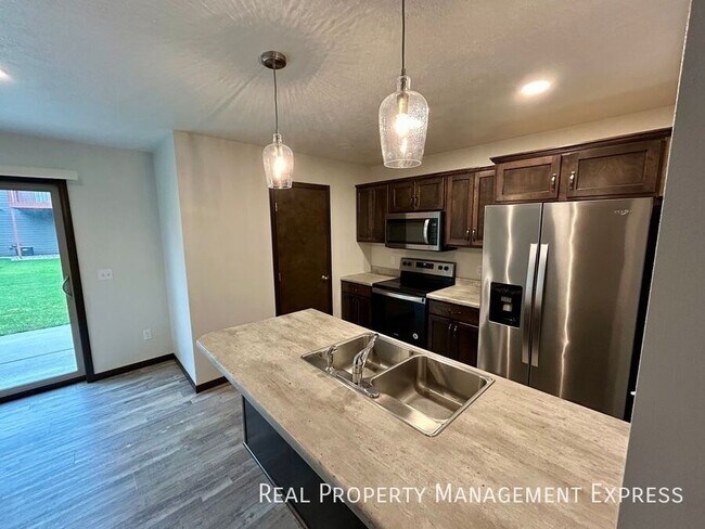 Photo - 3 Bed 1.5 Bath in West Sioux Falls