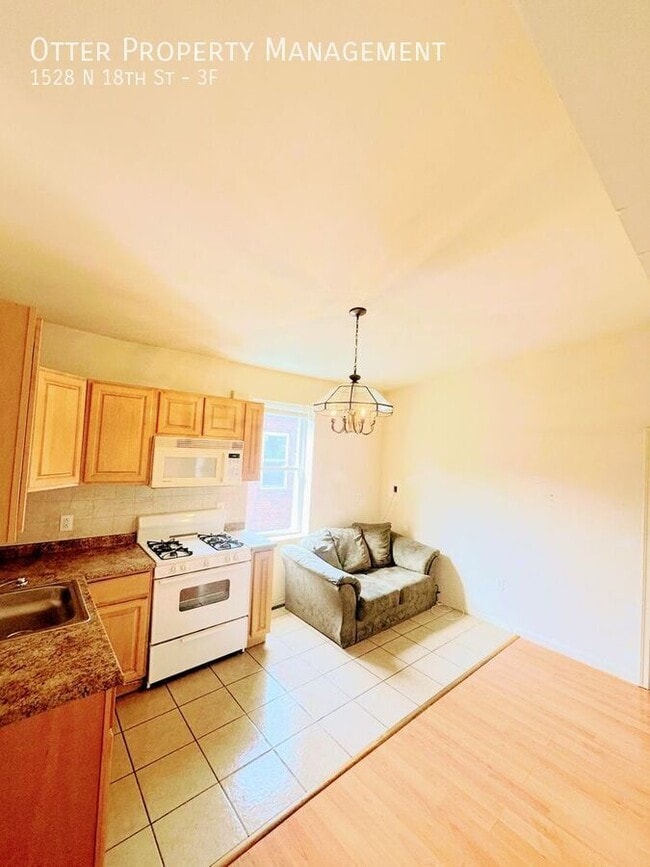 Building Photo - 1528 N 18th St Unit 3F Rental
