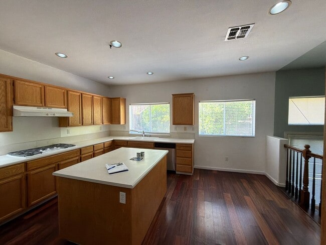 Photo - 709 Black Oak Way