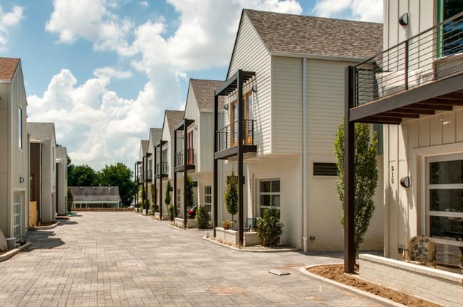 Photo - 221 Gentry Ave