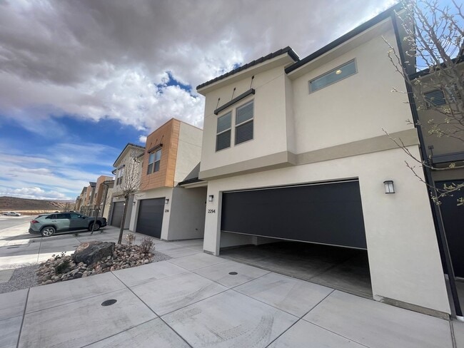 Photo - Beautiful Townhome! Washer and dryer included.