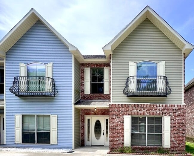 Building Photo - Spacious New Orleans-Style 3BR/2.5BA Townh... Rental