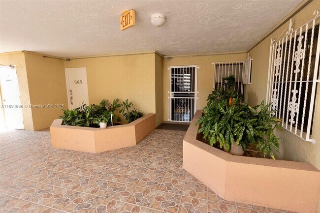 Photo - 8101 Byron Ave Unidad 508