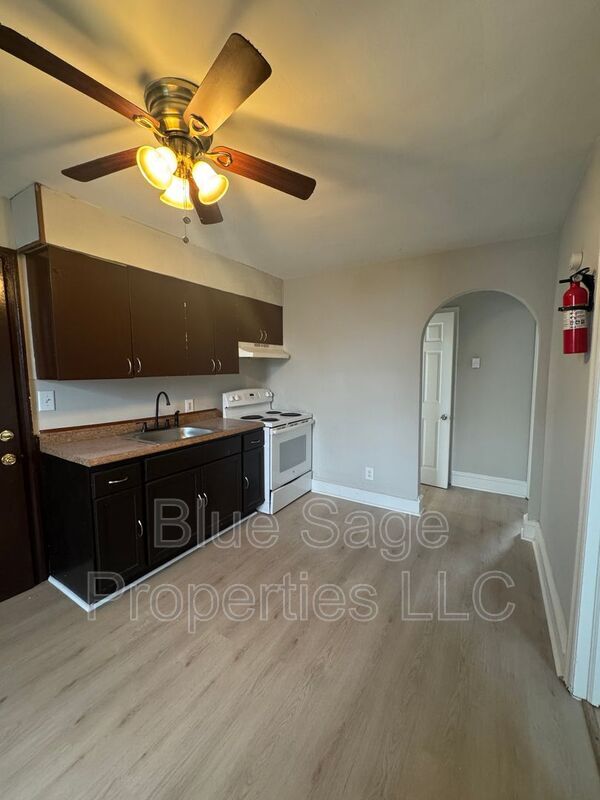 Photo - 621 W 7th St