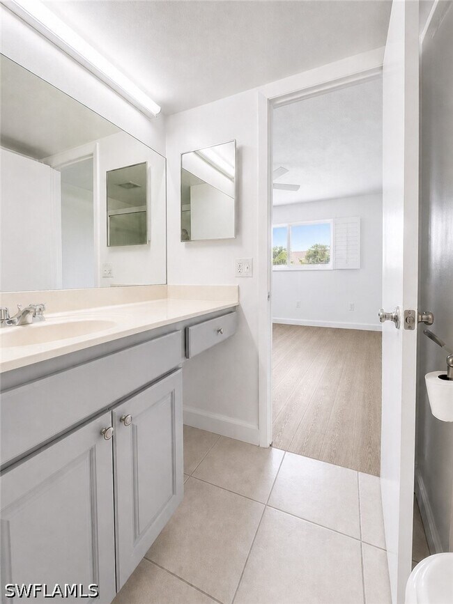 Photo - 225 Turtle Lake Ct Unidad 210