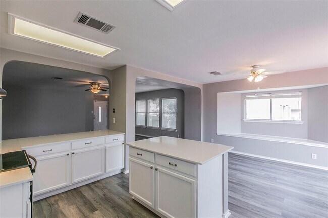 Photo - 2645 Andres Way