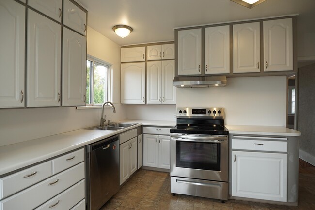 Photo - 329 Renton Ave S