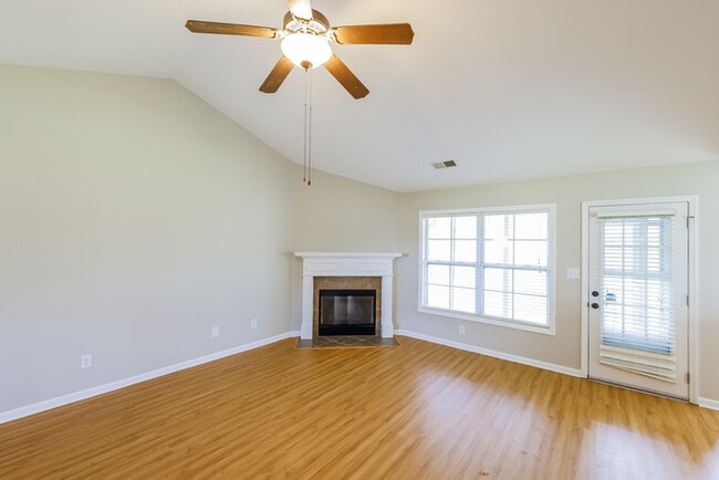 Photo - 105 Landings Way Dr