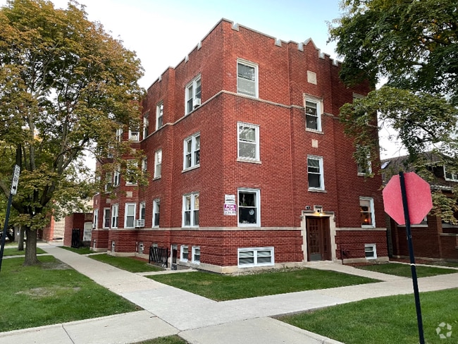 Building Photo - 3621 W Roscoe St Rental