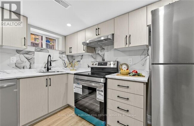 Photo - 150 Brucedale Ave E