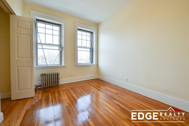 Photo - 1872 Commonwealth Ave