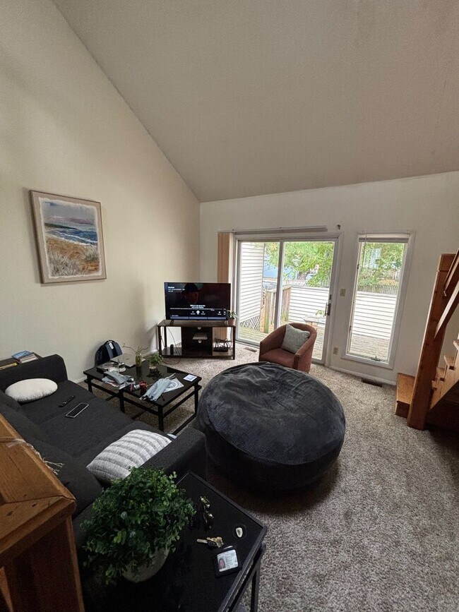 Photo - 107 N Busey Ave