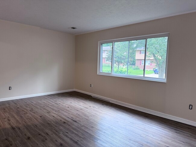 Photo - 5589 Goldenrod Dr