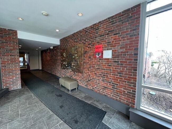 99 Chestnut Hill Ave Unidad 105
