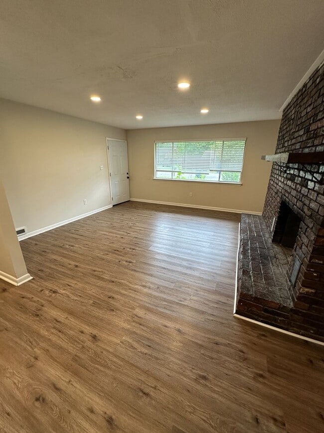 Photo - Charming Pet-Friendly 2BR Home with Off-Street Parking in Chattanooga