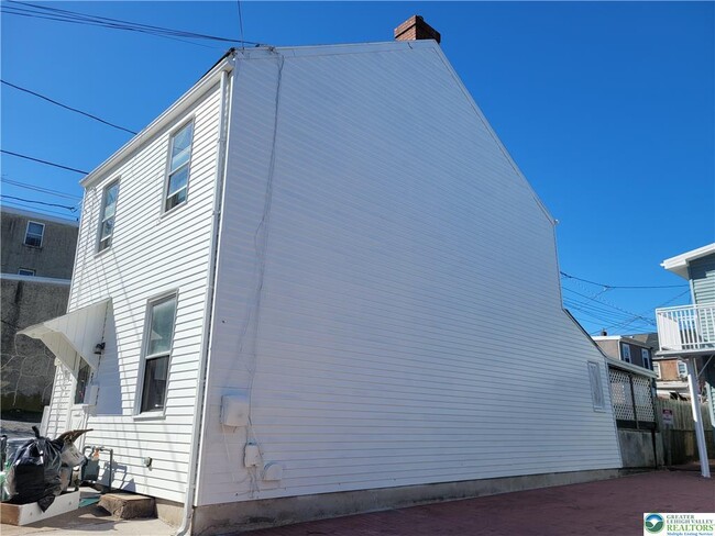 Photo - 27 W Allen St