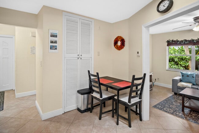Photo - 803 NE 2nd Ave Townhome