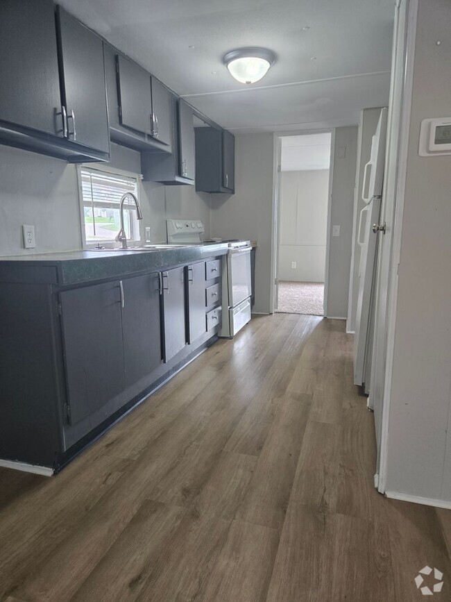 Building Photo - 2 Bedroom Mobile Home in Rockwell Village!