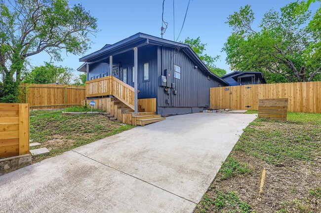 Photo - 1428 Webberville Rd