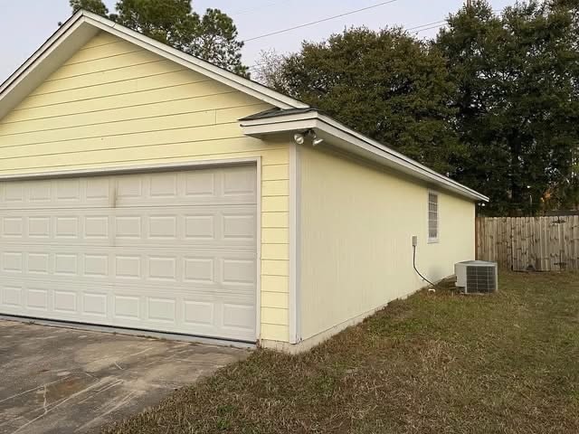 Photo - 329 Hallowes Dr E