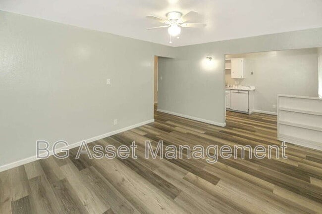 Building Photo - 1932 Ethan Wy Unit 3