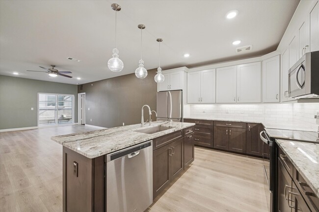 Photo - 6804 Westview Dr Unidad 2205