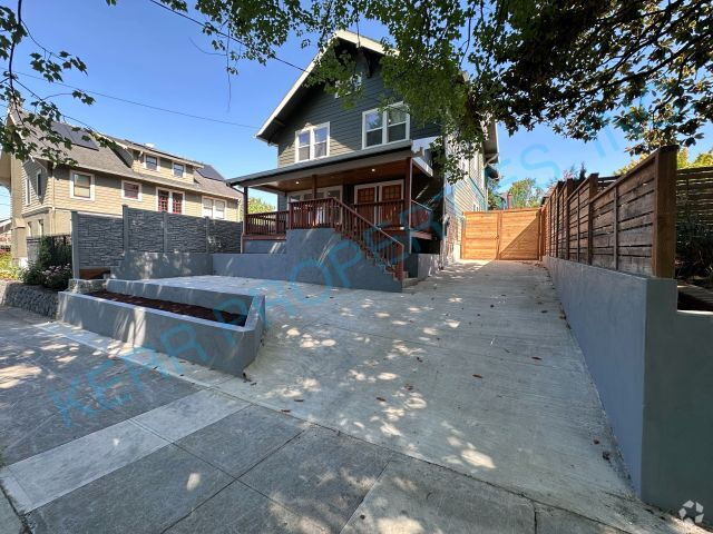 Building Photo - Charming 2-Bed, 2-Bath Duplex Oasis in Hea... Rental