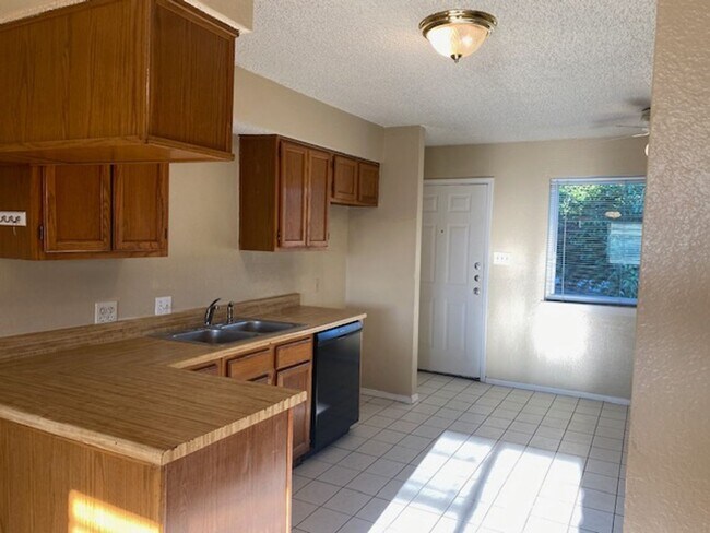 Photo - 5630 Brookview Ct Unidad C