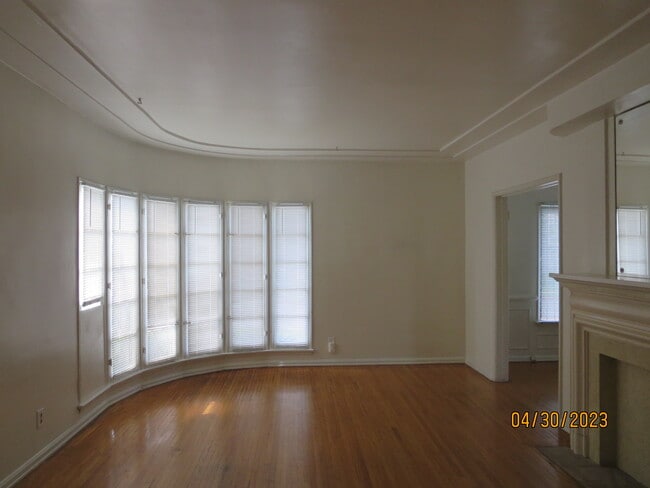 Living Room - 5640 W 6th St Unit 1